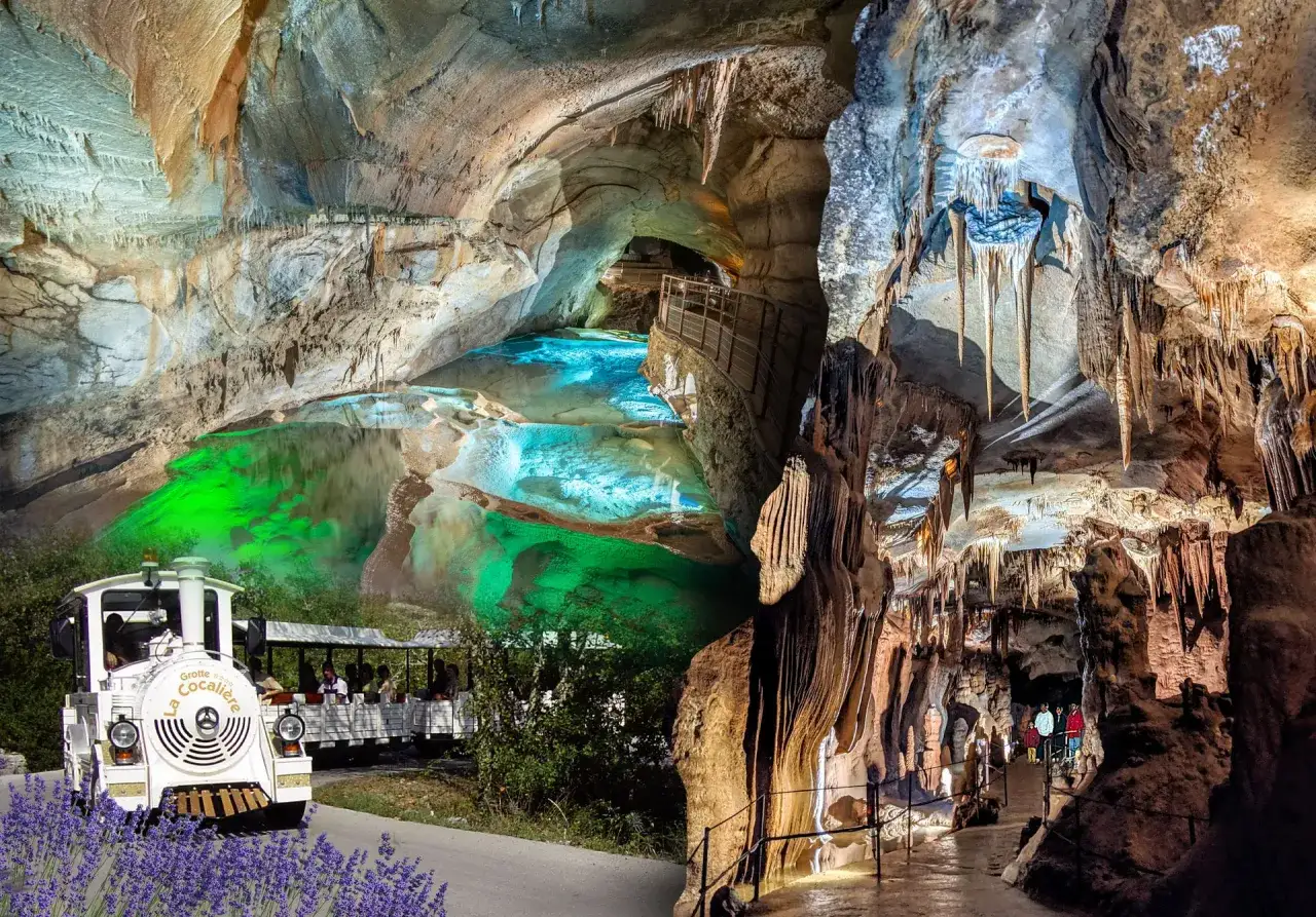 La grotte de la Cocali&egrave;re offre une visite fascinante. La dur&eacute;e de la visite est d'environ 1h15.