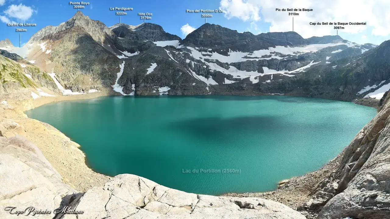 Magnifique lac d'altitude aux eaux turquoise, le lac du Portillon est nich&eacute; au pied de sommets enneig&eacute;s des Pyr&eacute;n&eacute;es.